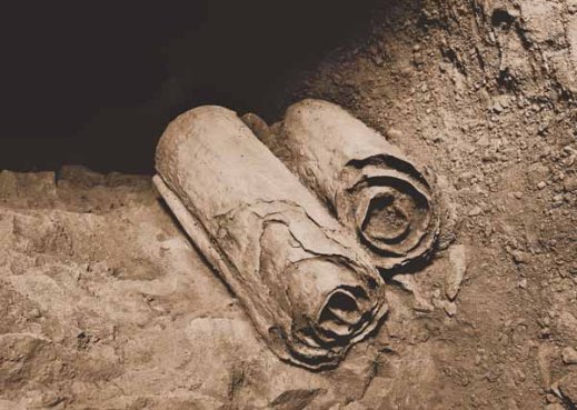 I rotoli del mar Morto: i manoscritti trovati nelle grotte di Qumran