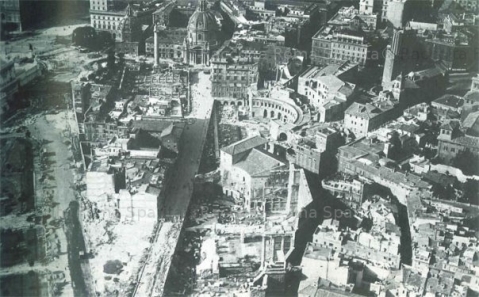 Una veduta del quartiere Alessandrino a Roma durante gli sventramenti del 1932