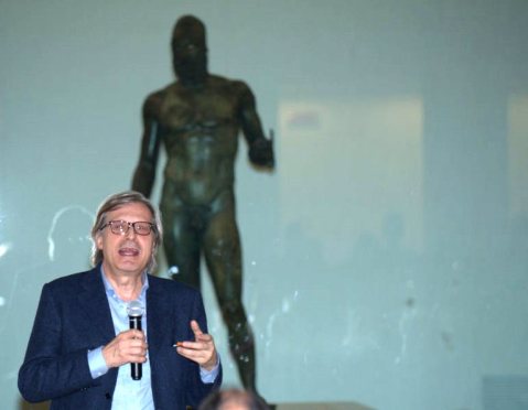 Vittorio Sgarbi, ambasciatore delle Belle arti, vuole portare i Bronzi di Riace a Milano per Expo 2015