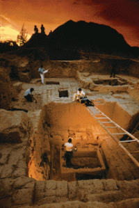 Lo scavo della monumentale Huaca Rajada in Perù con la mummia del Signore di Sepan