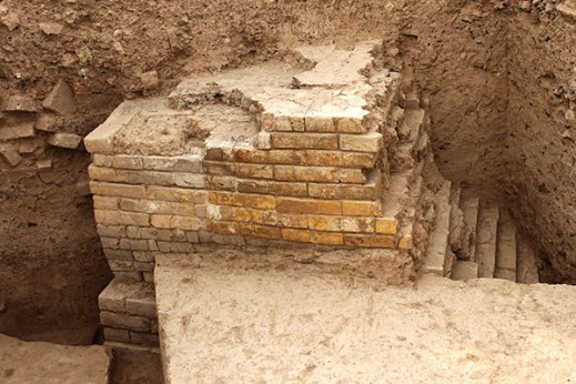 L'angolo del secondo corridoio interno: questa scoperta ha rivelato la natura del monumento di Tol-e Ajori: è una porta monumentale
