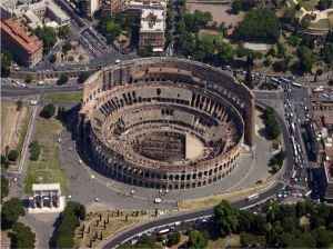 Il Colosseo è al centro della grande area archeologica di Roma