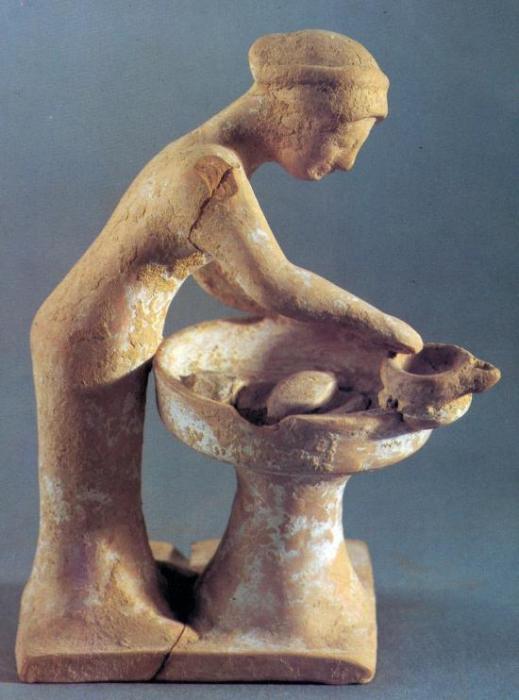 Statuetta di donna che impasta il pane da Tanagra, nella Grecia centrale