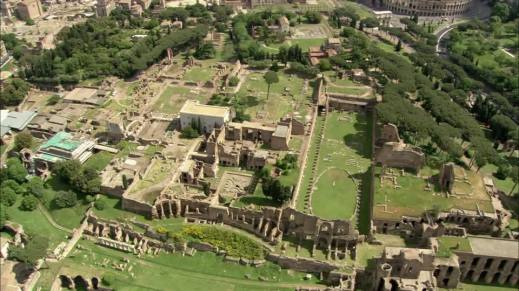 Il colle Palatino era il cuore di Roma antica con edifici pubblici e sacri fulcro della città