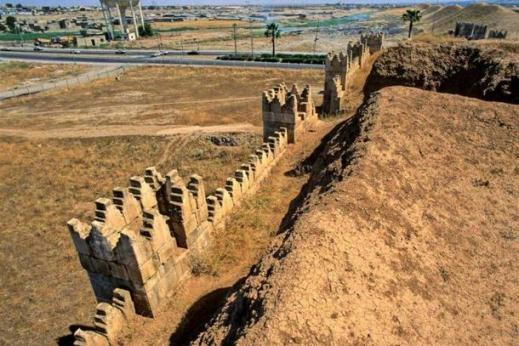 Il prof. Brusasco, archeologo orientalista, ha lanciato l'allarme: l'Isis sta attaccando le mura di Ninive