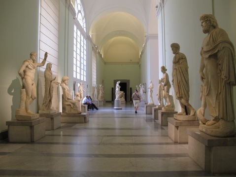 Il museo Archeologico nazionale di Napoli ospiterà nel 2017 una collezione Versace